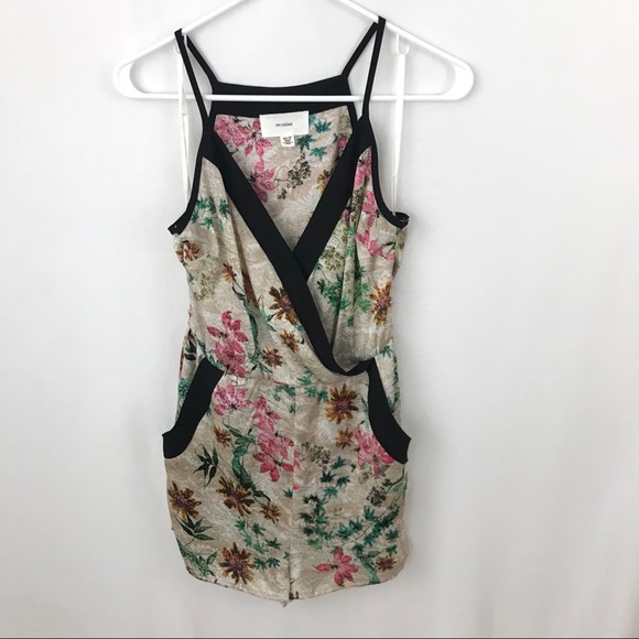 En Creme Floral Wrap Pockets Shorts Romper XS - Picture 2 of 8